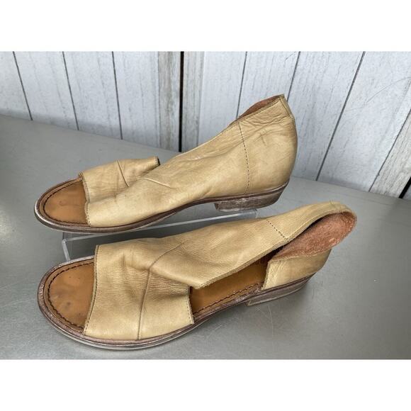 Free People Women 38.5 Mont Blanc Flat Sandals Brown Leather D'Orsay Spain - Picture 1 of 7